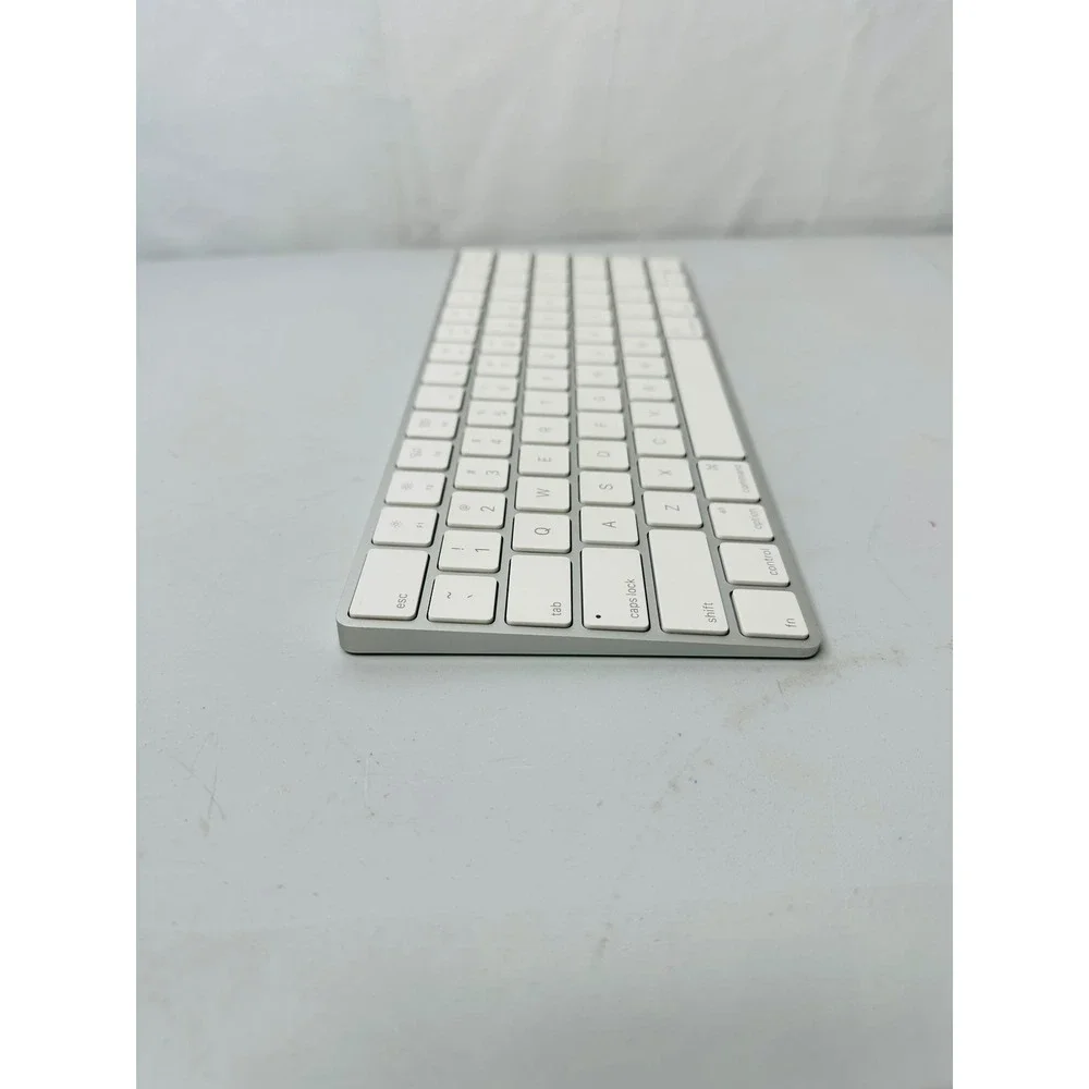 Apple Magic Keyboard A1644 EMC 2815 Wireless Bluetooth Silver Full Size